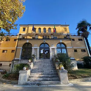  Hostel Di